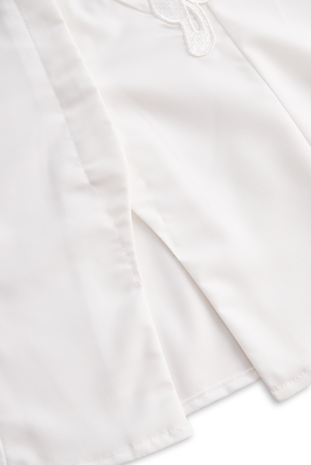 Sleeveless Shirt with 3D Floral Appliqué