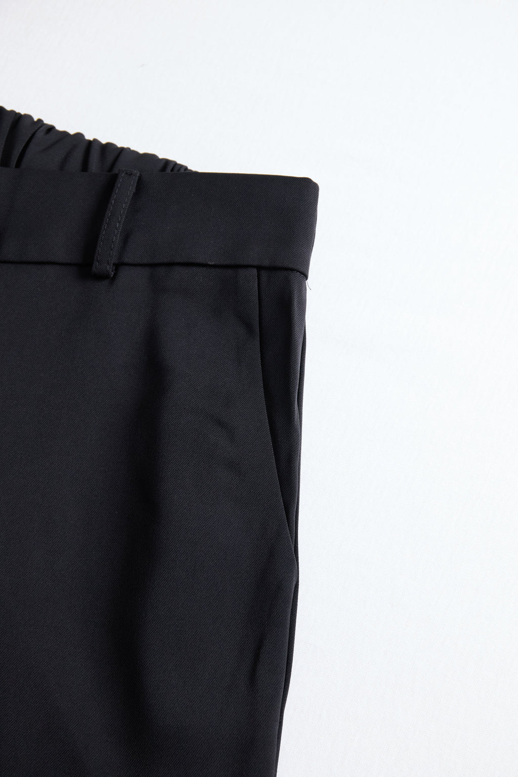 Classic High-Waisted Black Trousers with a Tailored Fit