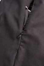 Stylish Sleeveless Halter Neck Blouse With Bold Contrast Trim