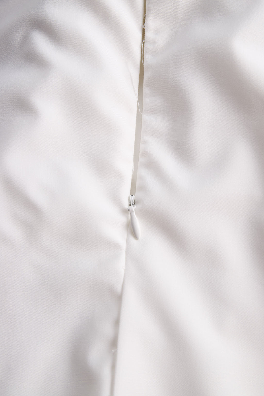 Stylish Sleeveless Halter Neck Blouse With Bold Contrast Trim