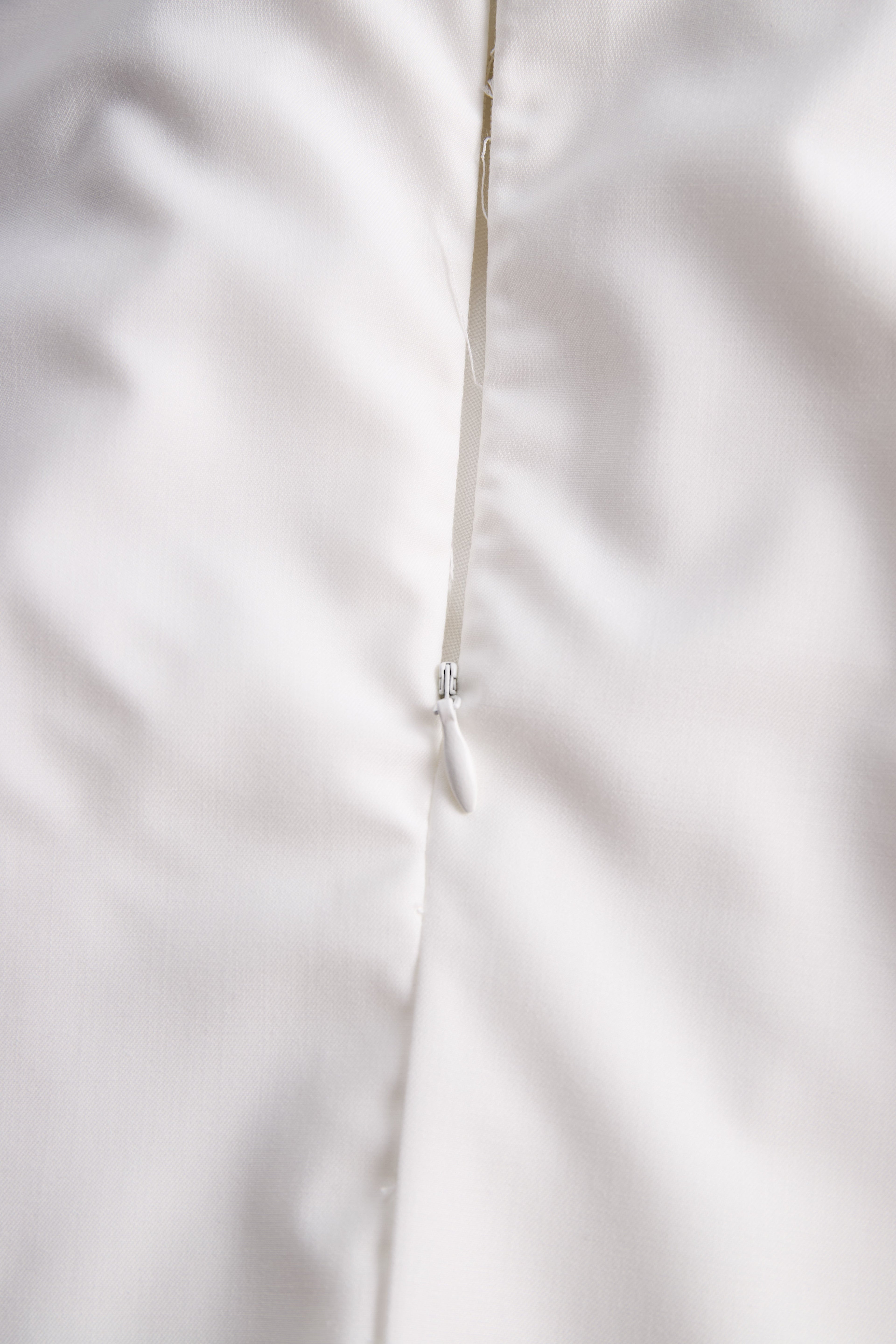 Stylish Sleeveless Halter Neck Blouse With Bold Contrast Trim