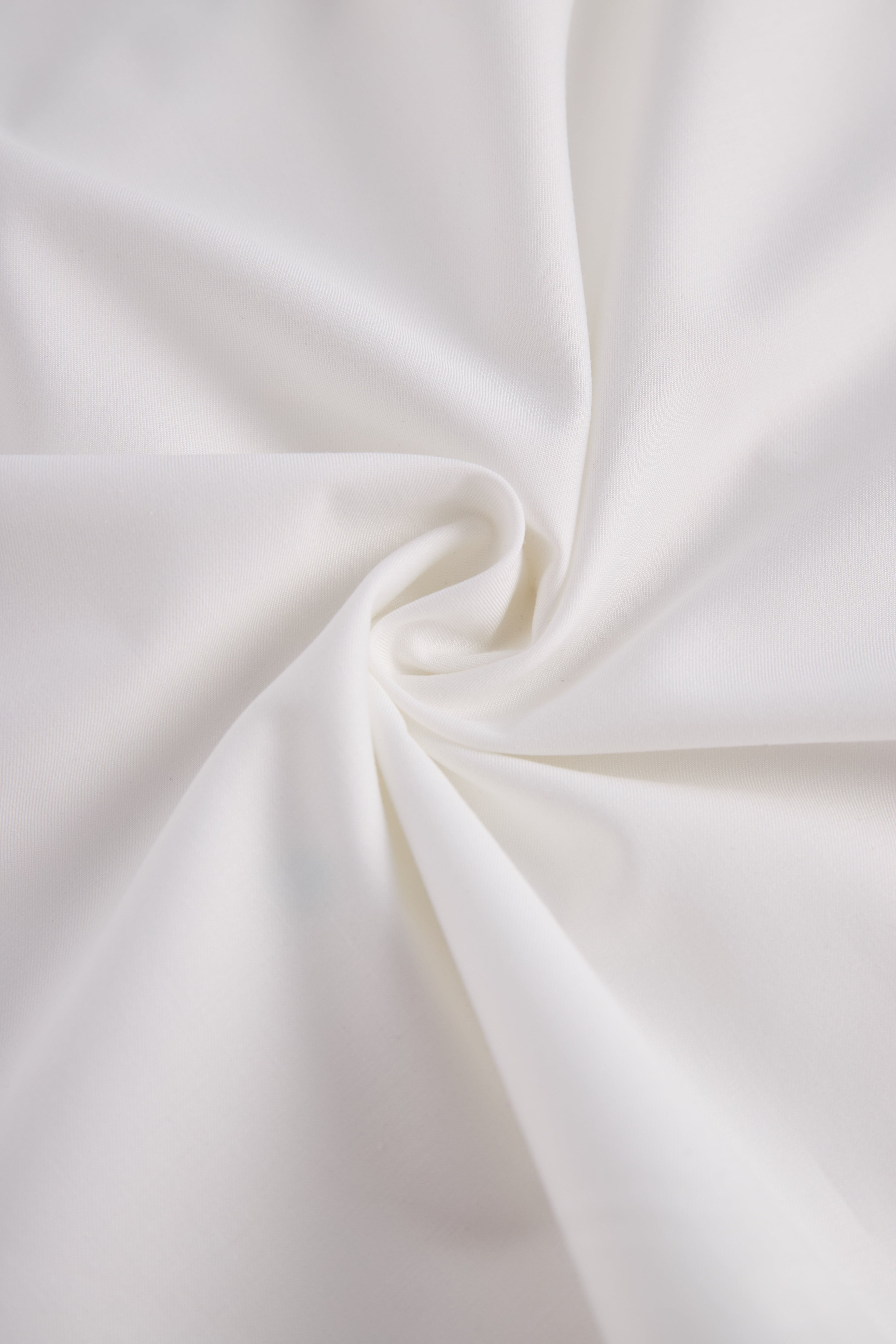 Stylish Sleeveless Halter Neck Blouse With Bold Contrast Trim