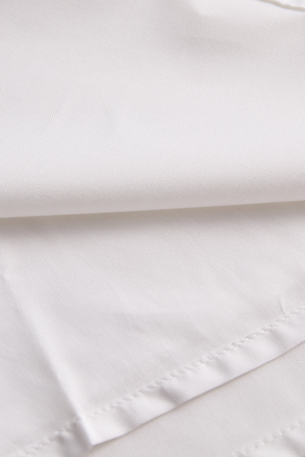 Stylish Sleeveless Halter Neck Blouse With Bold Contrast Trim