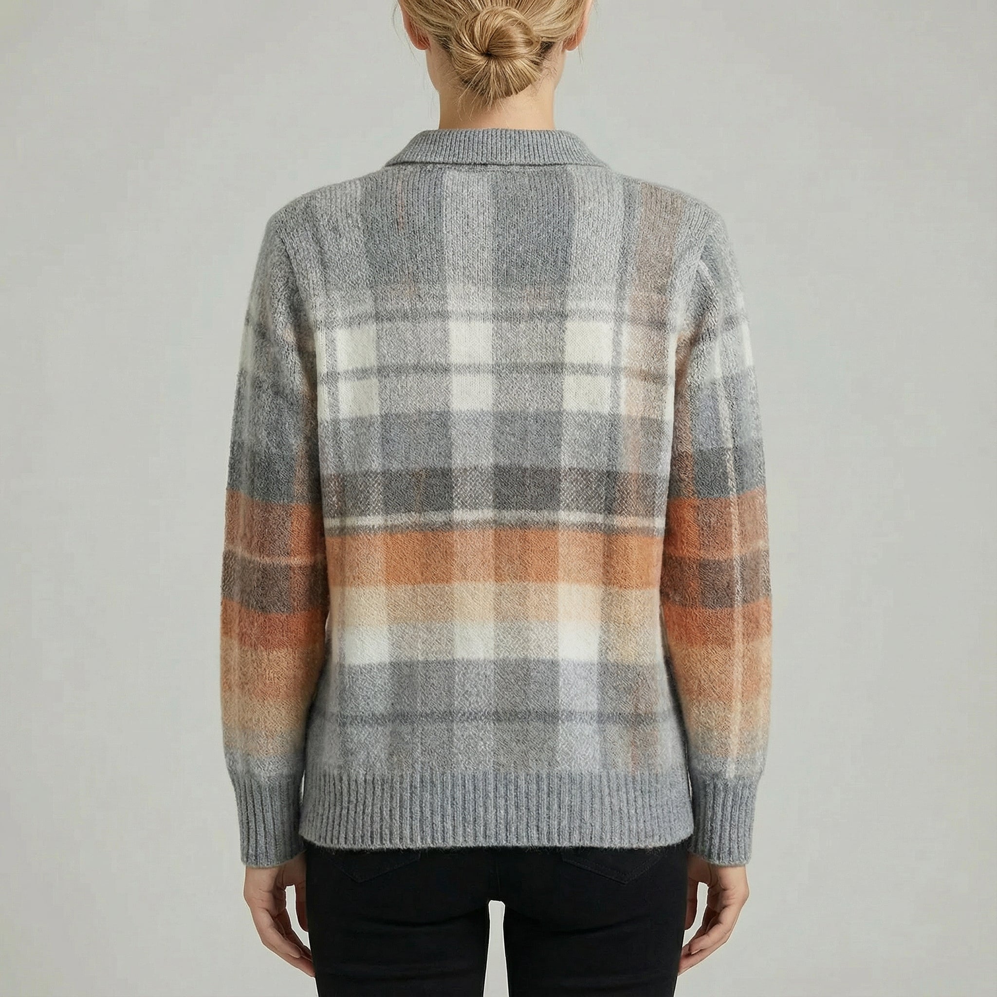 Elena | Checked knitted blouse in soft shades